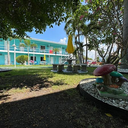 Sea Jay Motel And Marina (Adults Only) St. Pete Beach Dış mekan fotoğraf